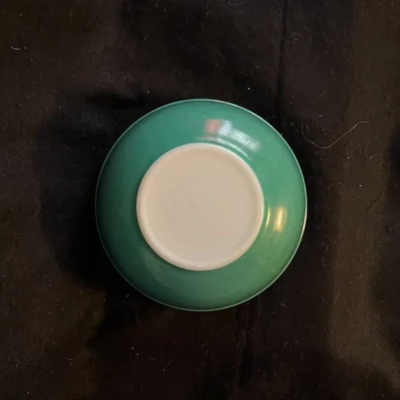 Vintage Pyrex ‘Primary Green’ Nesting Mixing Bowl 8 ¾” - Picture 3 of 9